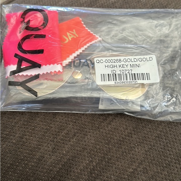 Quay High Mini Sunglasses - Picture 2 of 5